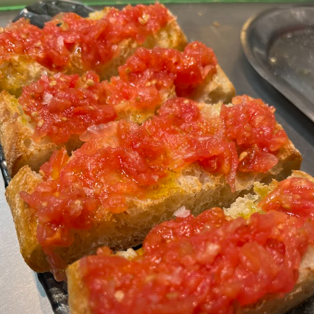 pan con tomate en el restaurante del barrio gótico de Barcelona