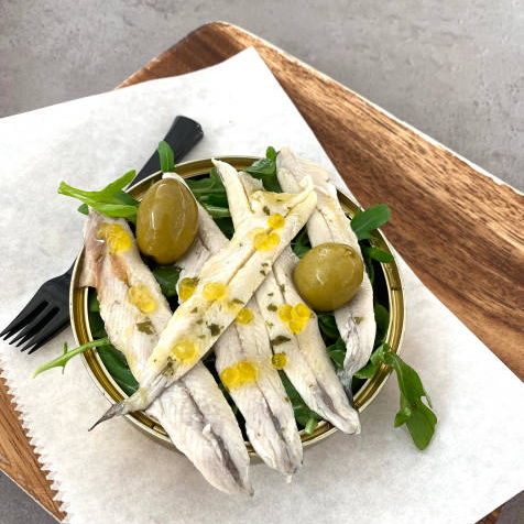 Anchoas del Mediterráneo en restaurante del barrio gótico de Barcelona