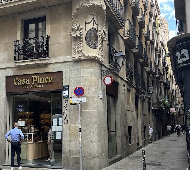 Entrada al restaurante Casa Pince
